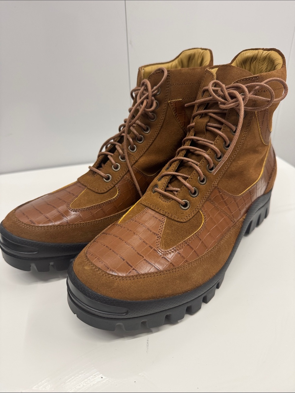 Caporicci Brown Suede & Croc-Embossed Lace-Up Trail Boots size 10